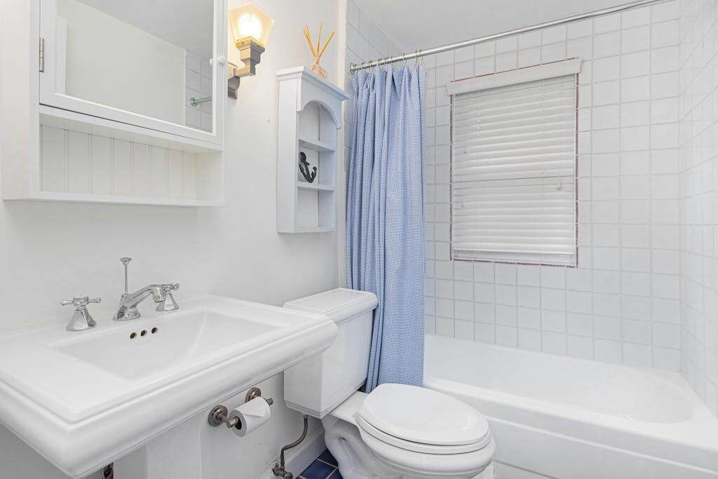 Photo of Bathroom in Lakeside
