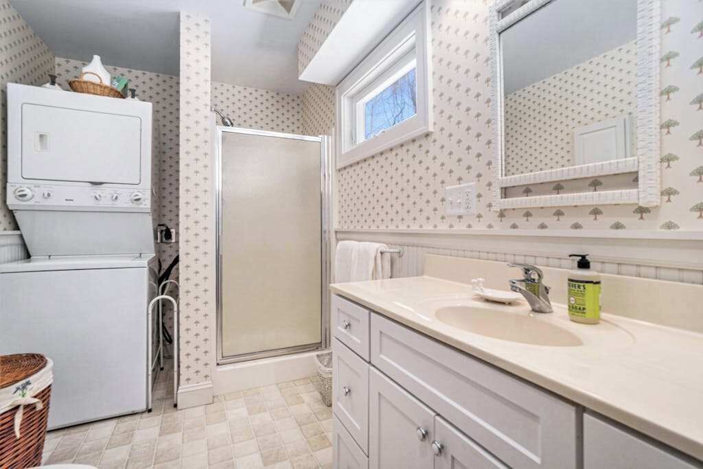 Photo of Bathroom in Glenn Haven Shores