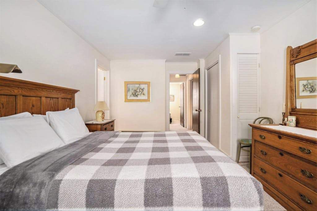 Photo of Bedroom in Glenn Haven Shores