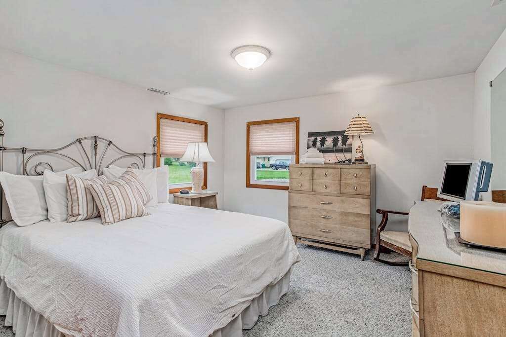 Photo of Bedroom in Lakeside