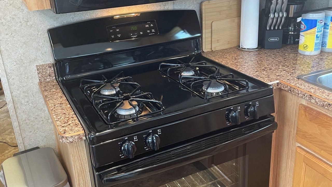 Photo of Kitchen in Six Lakes