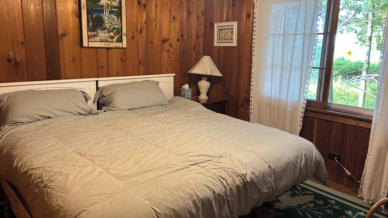 Photo of Bedroom in Menonaqua Beach