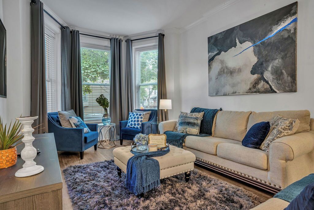 Photo of Livingroom in Wrigleyville