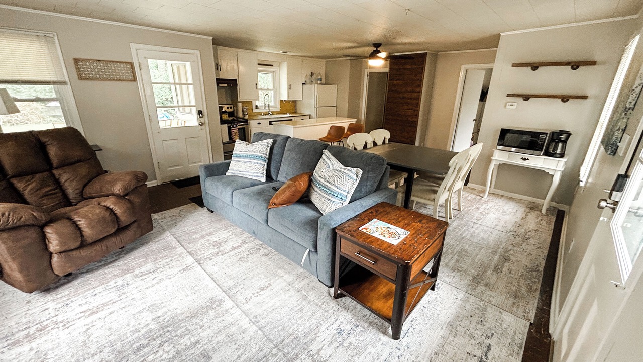 Photo of Livingroom in Kendall