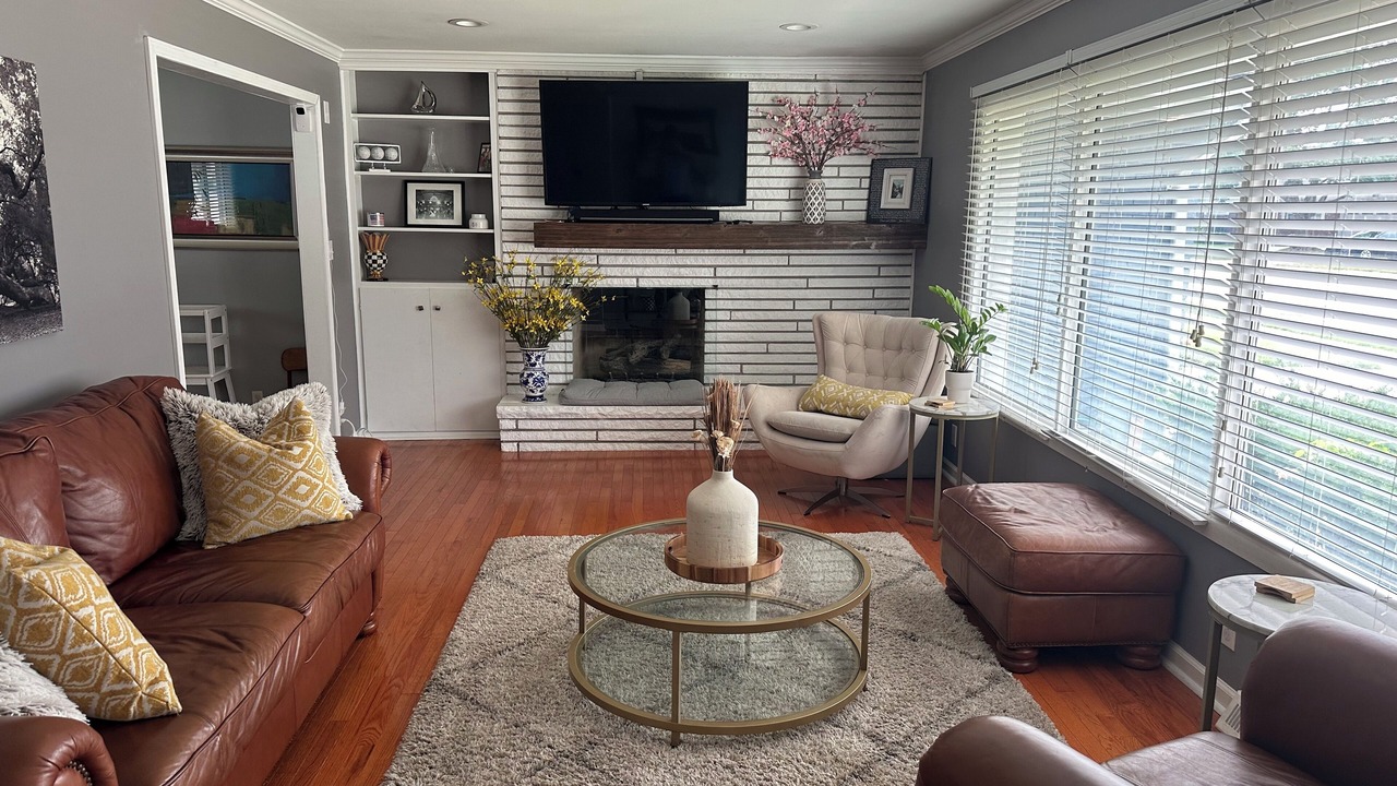 Photo of Livingroom in Wooded Estates