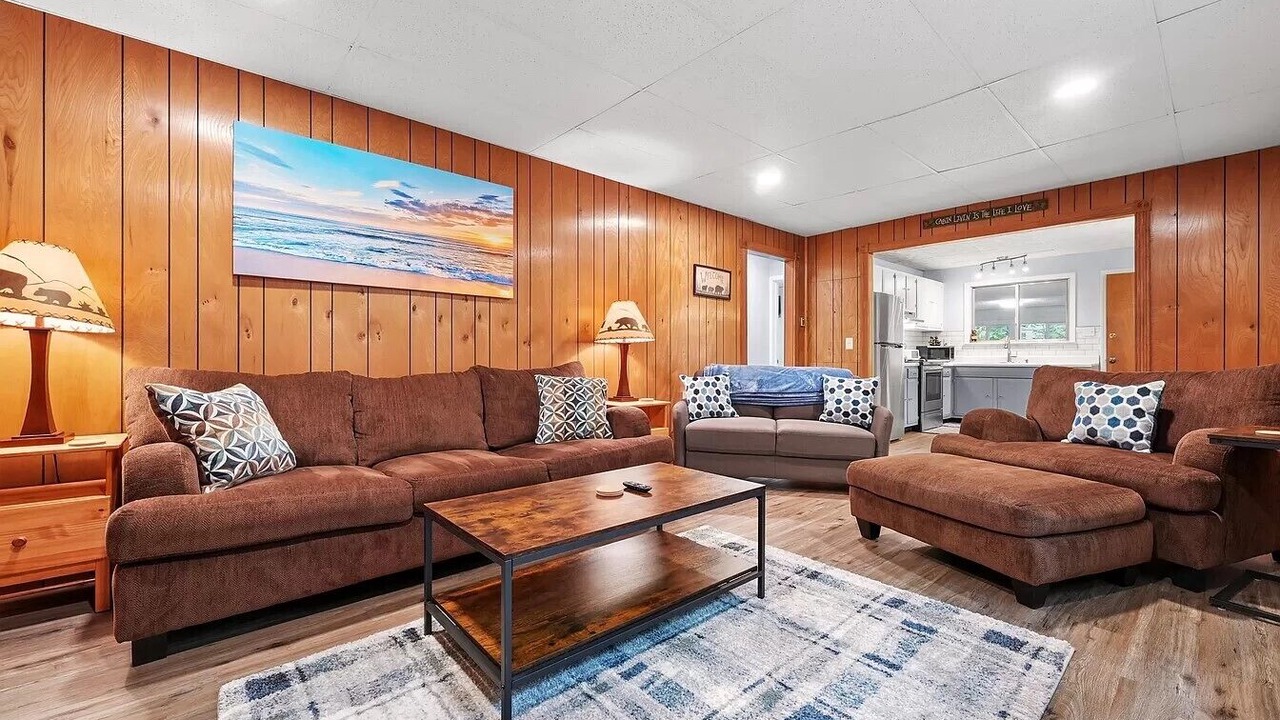 Photo of Livingroom in Higgins Lake
