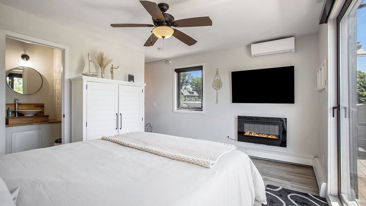 Photo of Bedroom in Saugatuck
