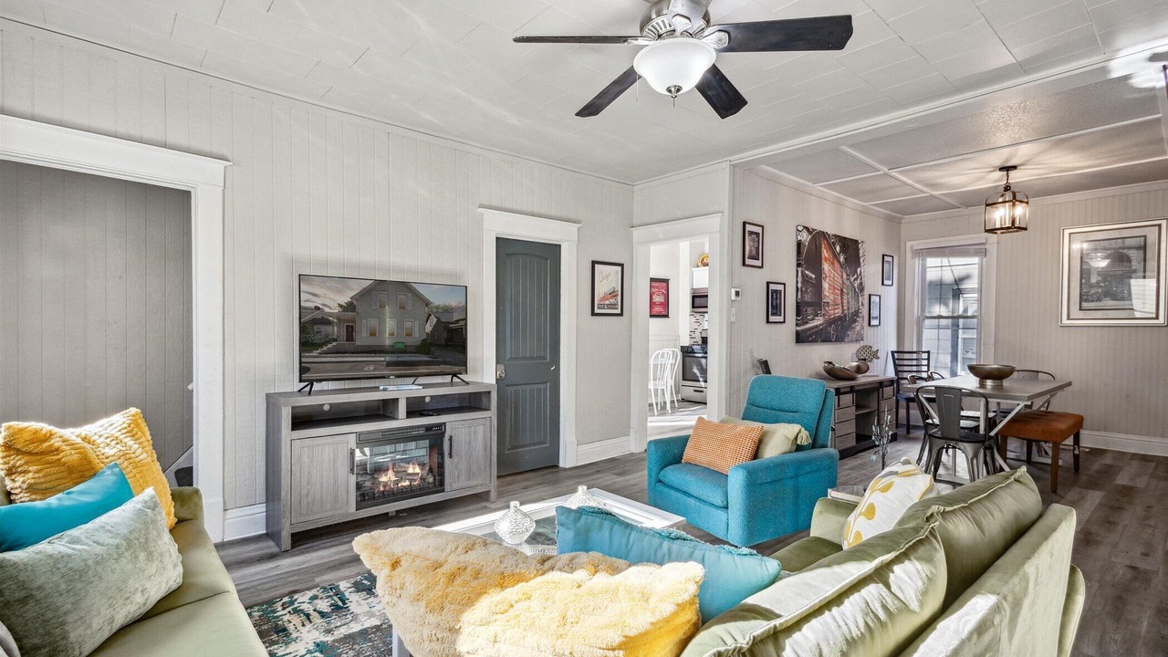 Photo of Livingroom in Michigan City