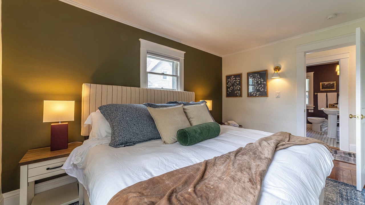 Photo of Bedroom in Northshore Triangle