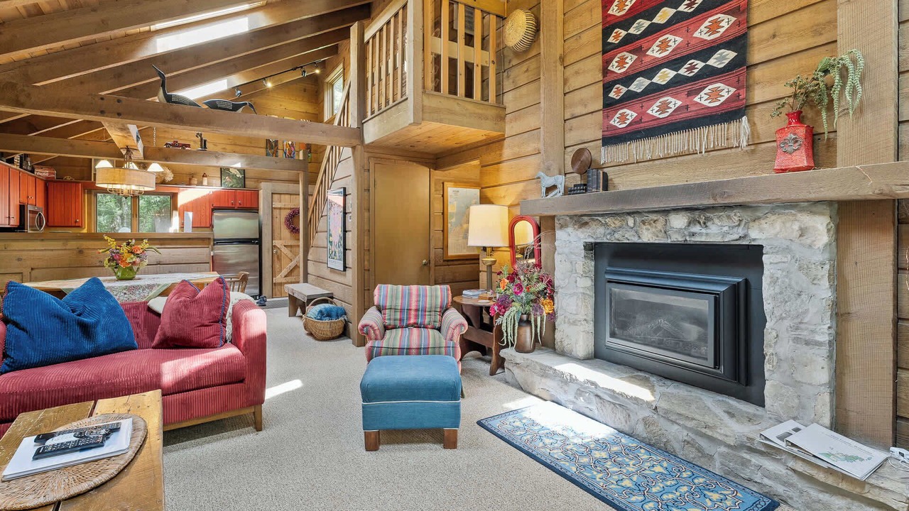 Photo of Livingroom in Ellison Bay