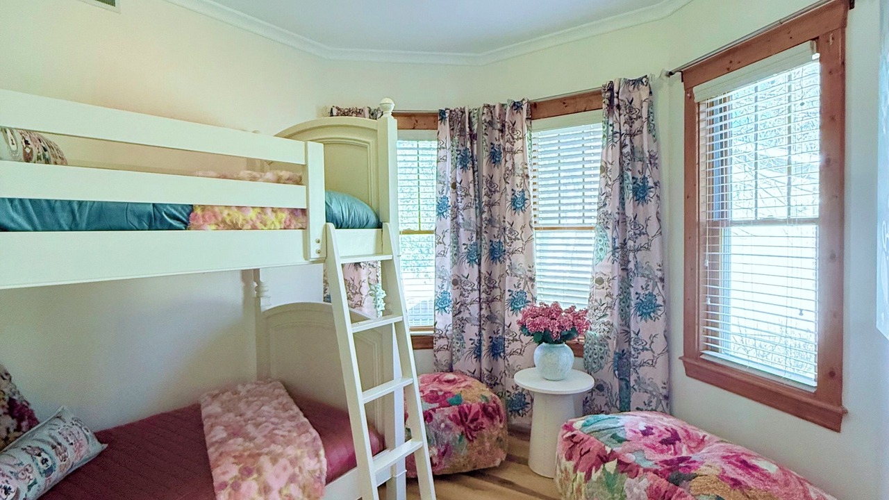 Photo of Bedroom in Algonquin
