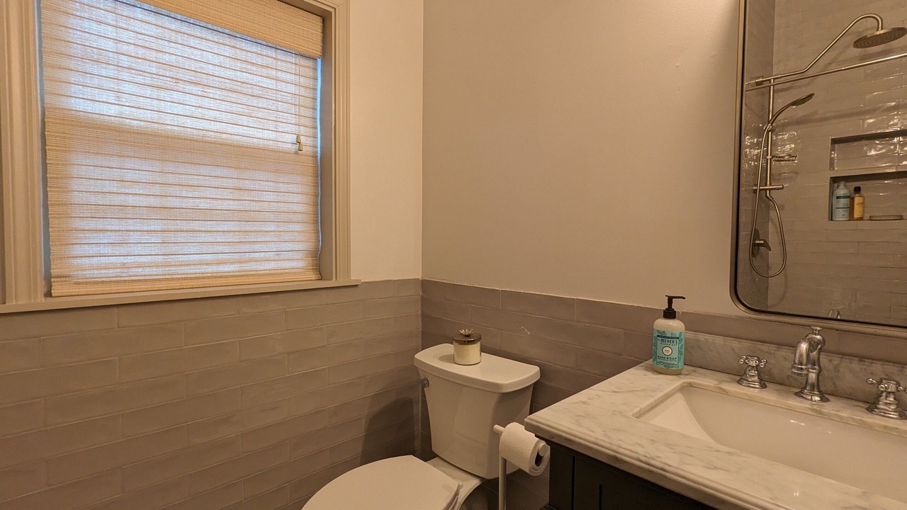 Photo of Bathroom in Rogers Park