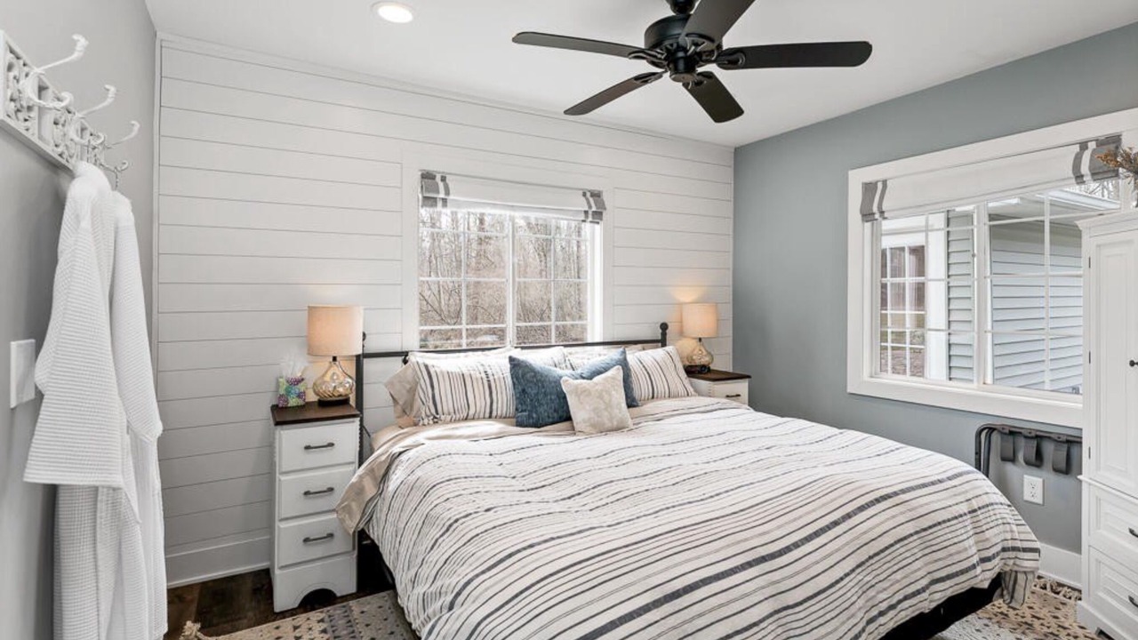 Photo of Bedroom in Glenn Haven Shores