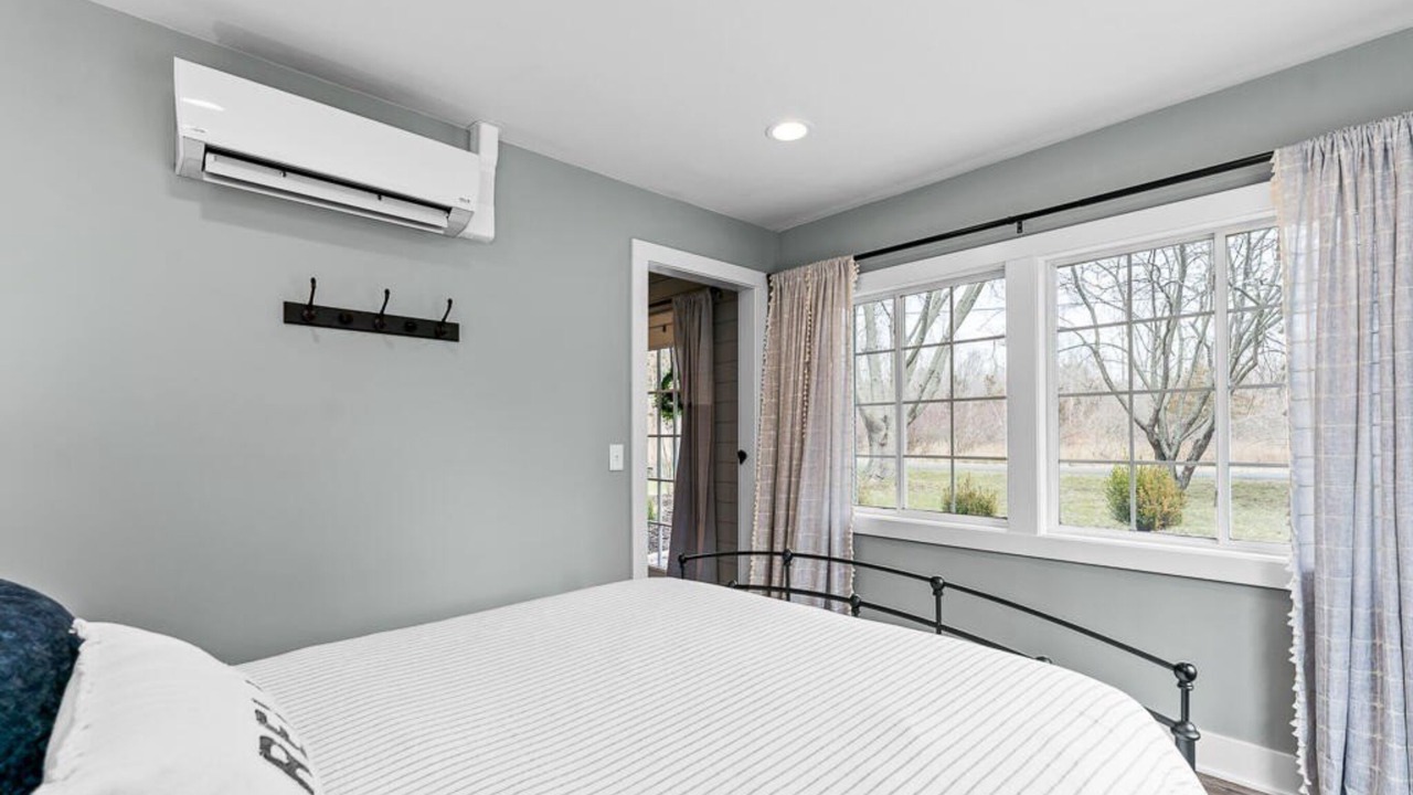 Photo of Bedroom in Glenn Haven Shores