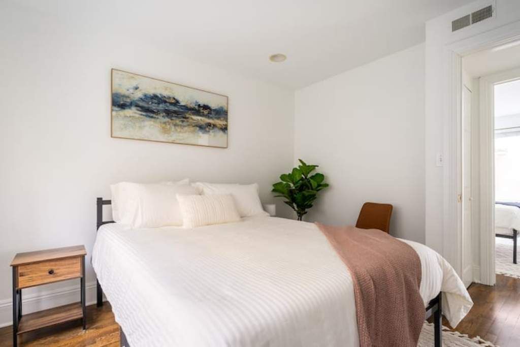 Photo of Bedroom in Rogers Park