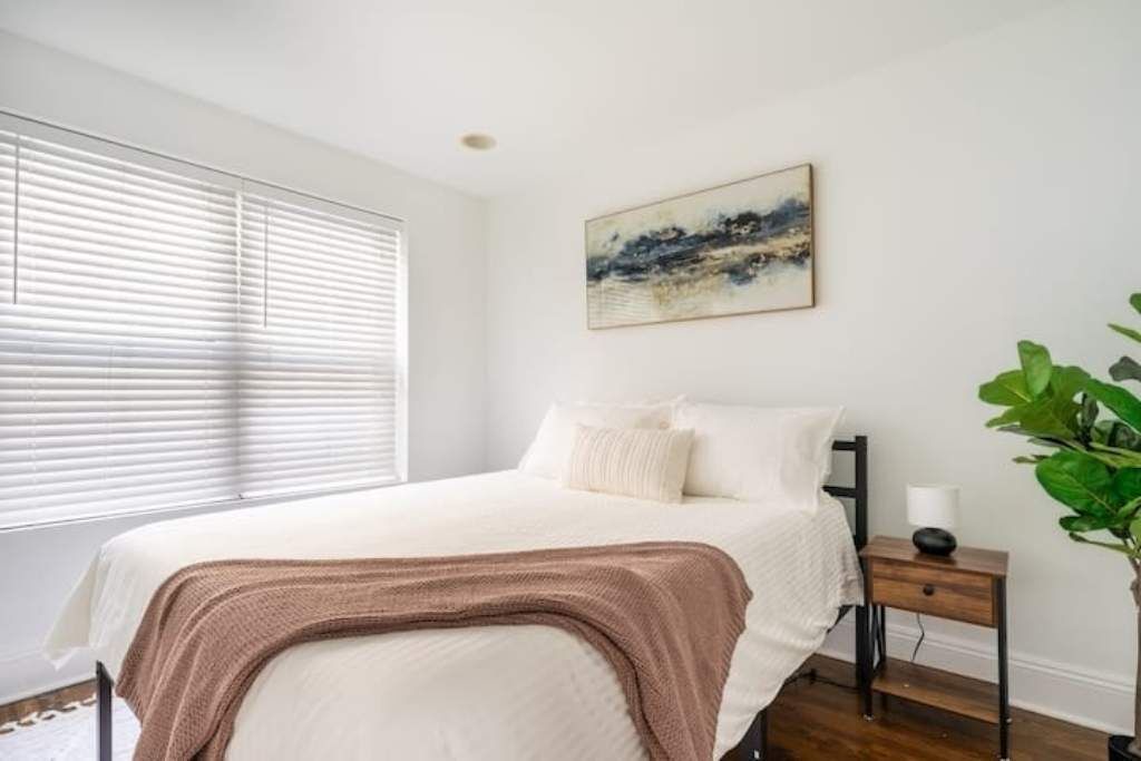 Photo of Bedroom in Rogers Park