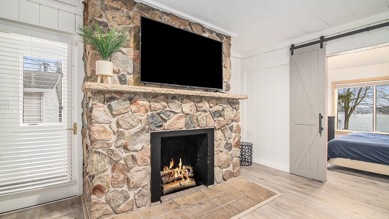 Photo of Livingroom in White Cloud