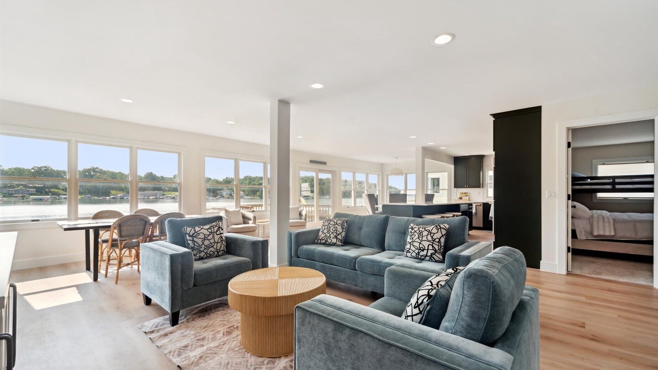 Photo of Livingroom in South Gull Lake