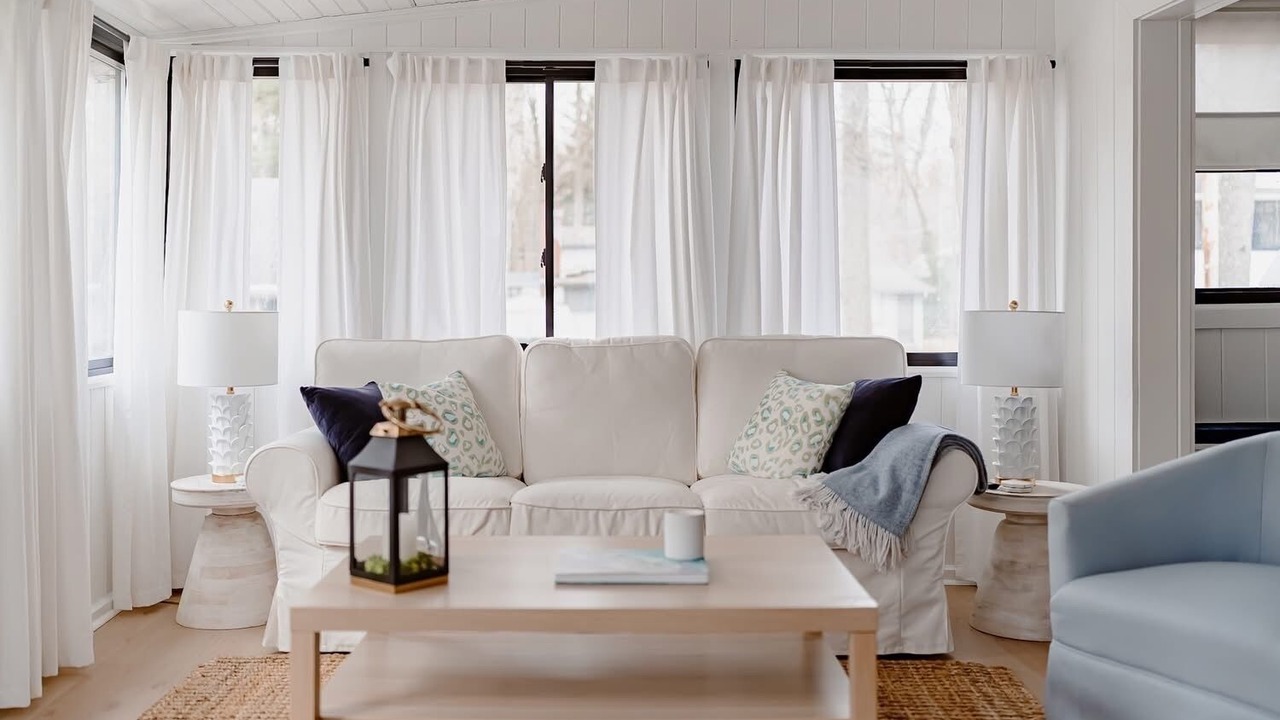 Photo of Livingroom in Grand Beach