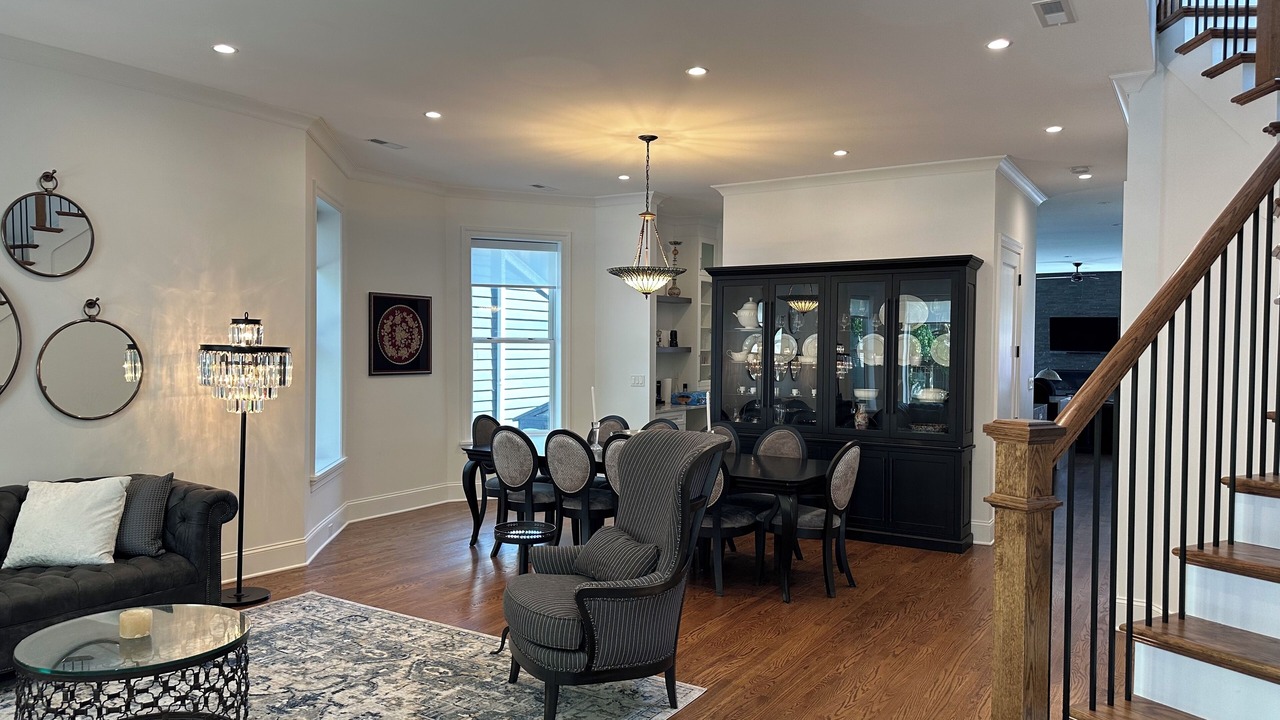Photo of Livingroom in North Center