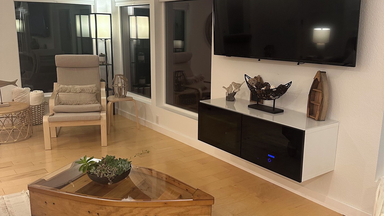 Photo of Livingroom in Wind Lake