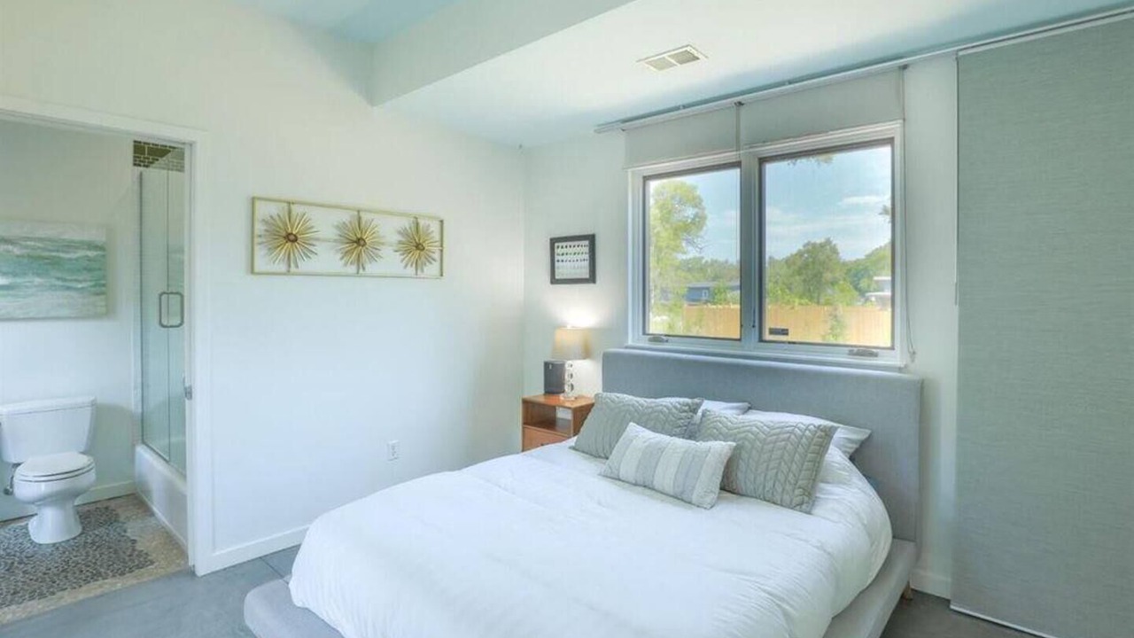Photo of Bedroom in Miller Beach