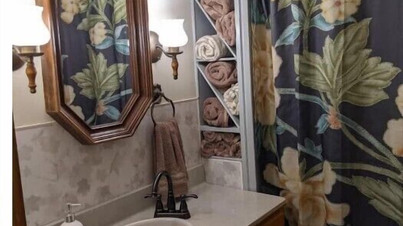 Photo of Bathroom in Town of Pines