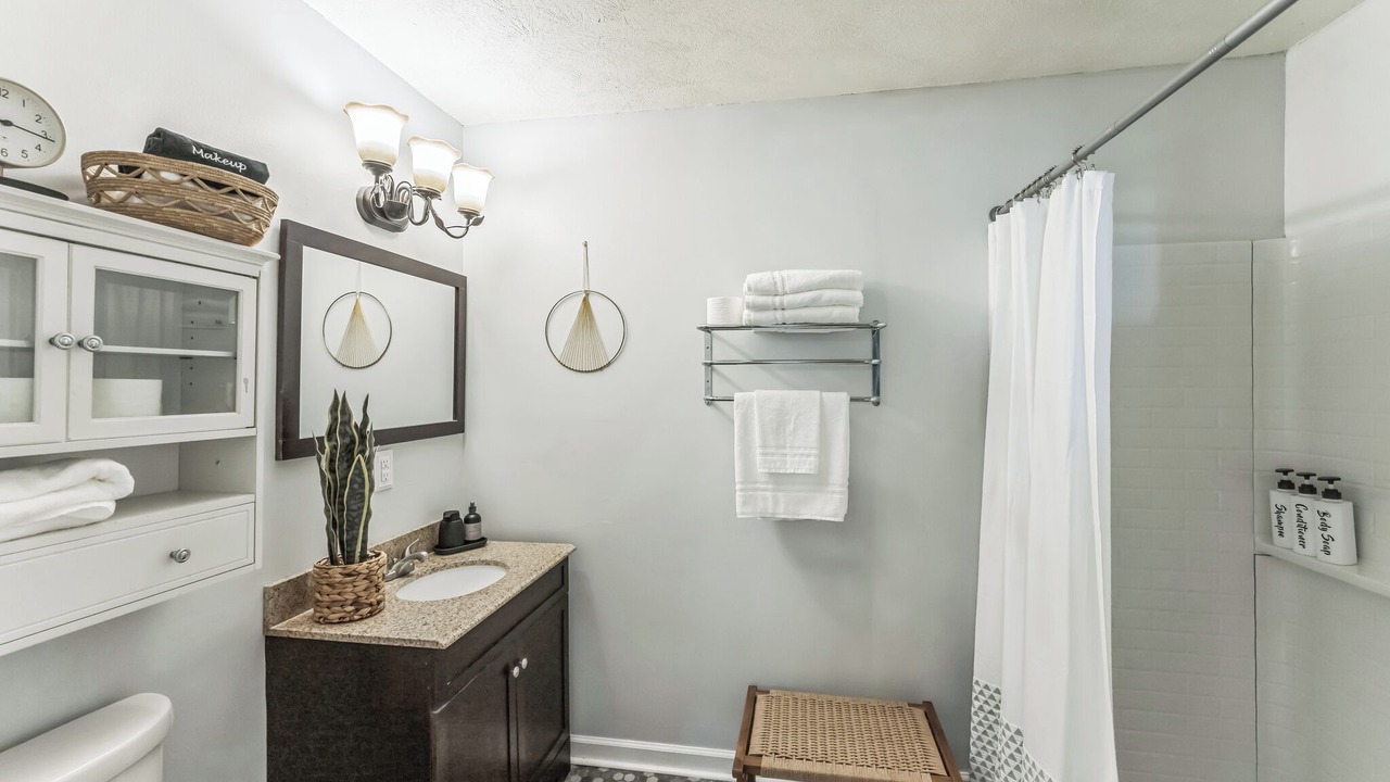 Photo of Bathroom in Niles