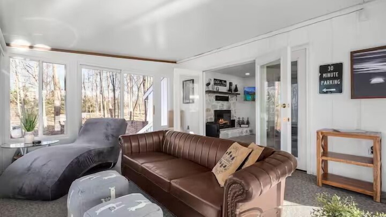 Photo of Livingroom in Montague