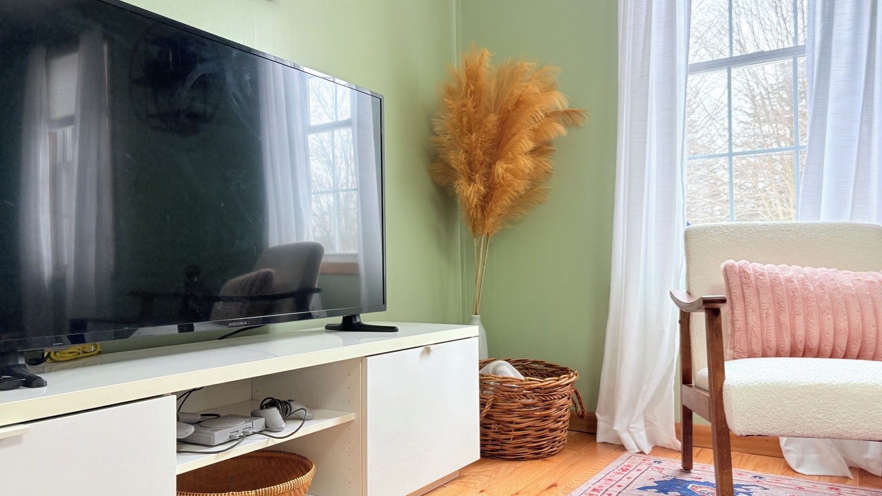 Photo of Livingroom in Norton Shores