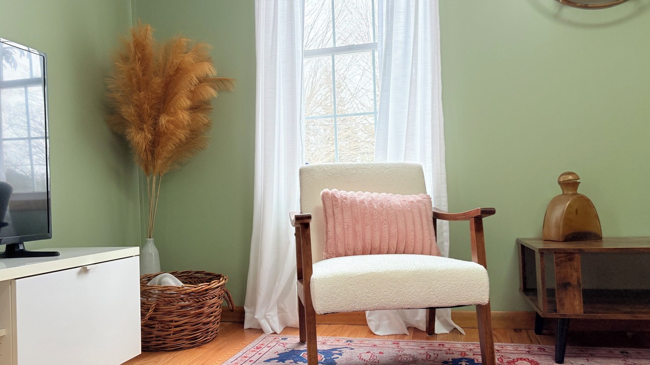 Photo of Livingroom in Norton Shores