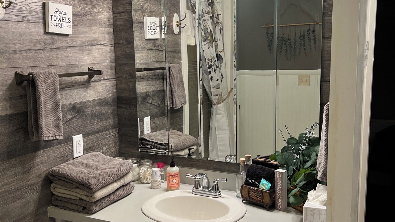 Photo of Bathroom in Nappanee
