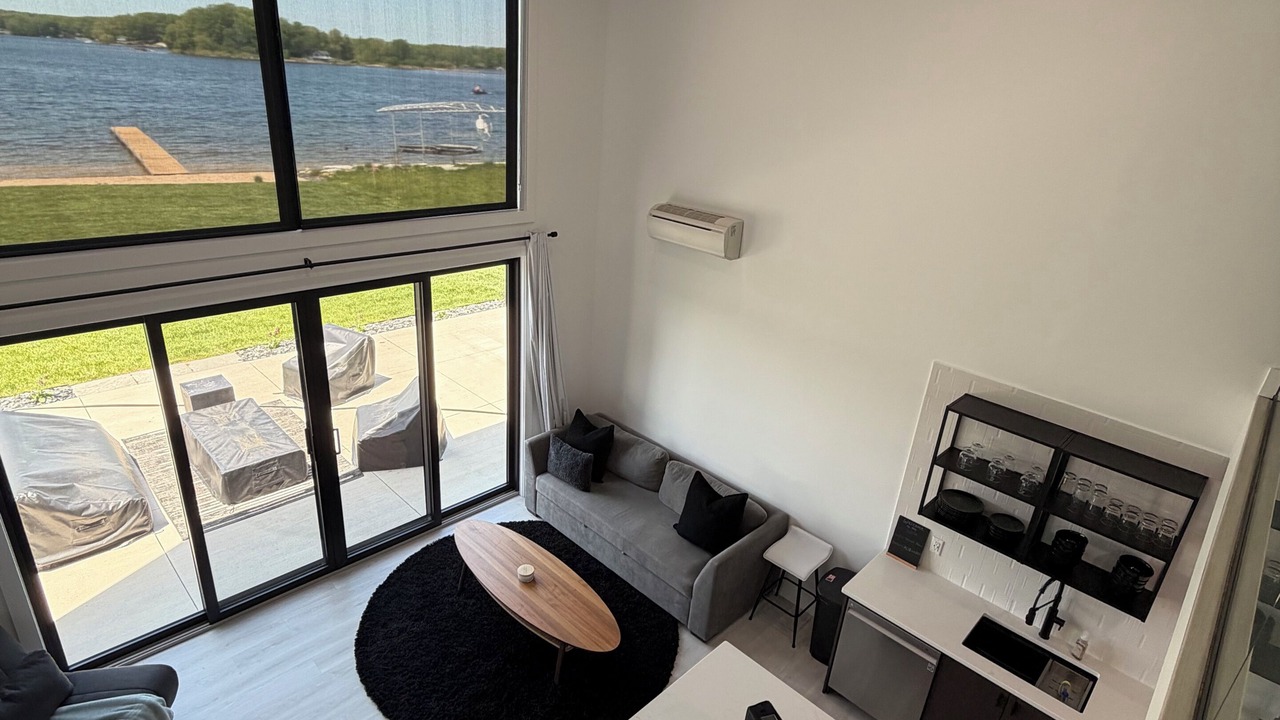 Photo of Livingroom in Lakeview