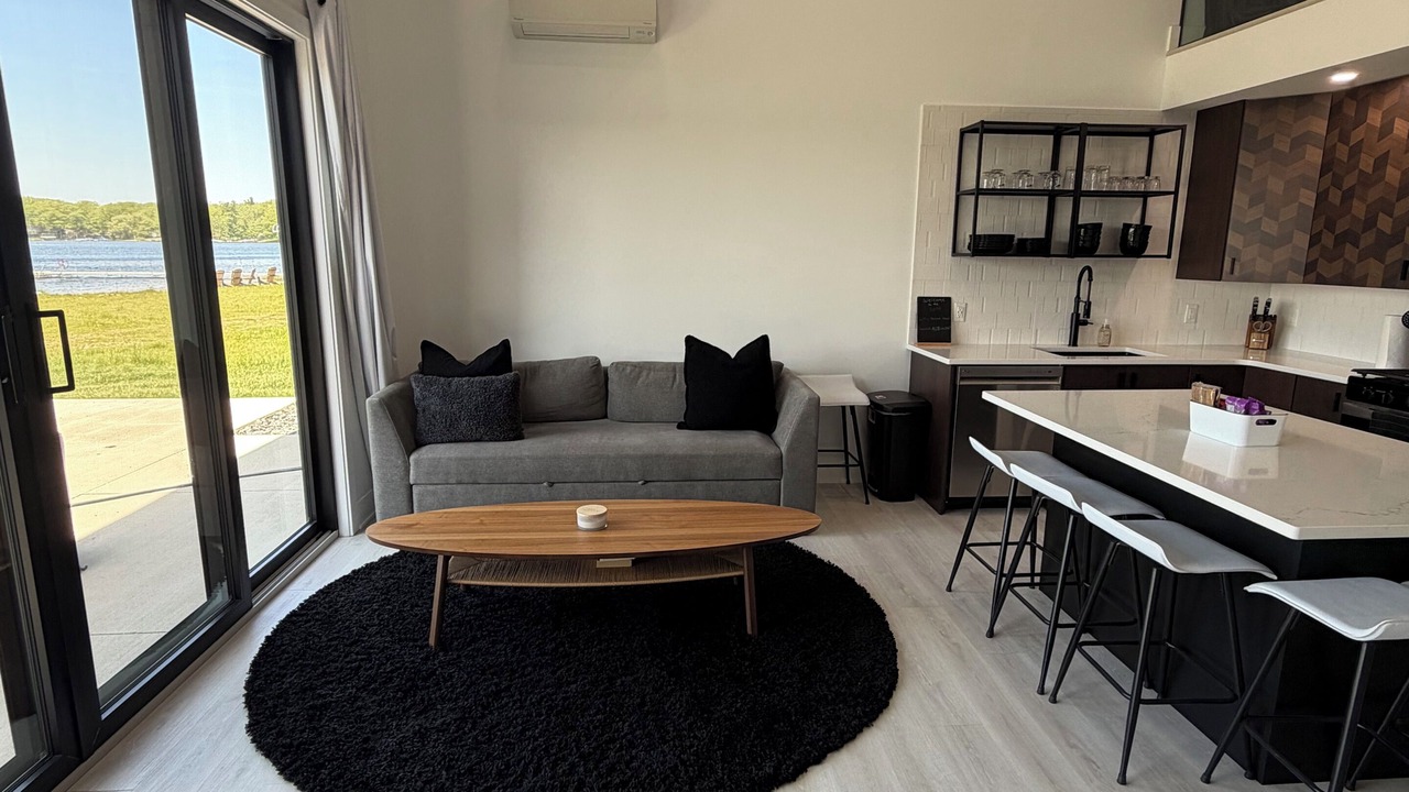 Photo of Livingroom in Lakeview