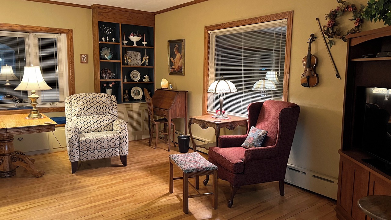 Photo of Livingroom in Crystal Falls