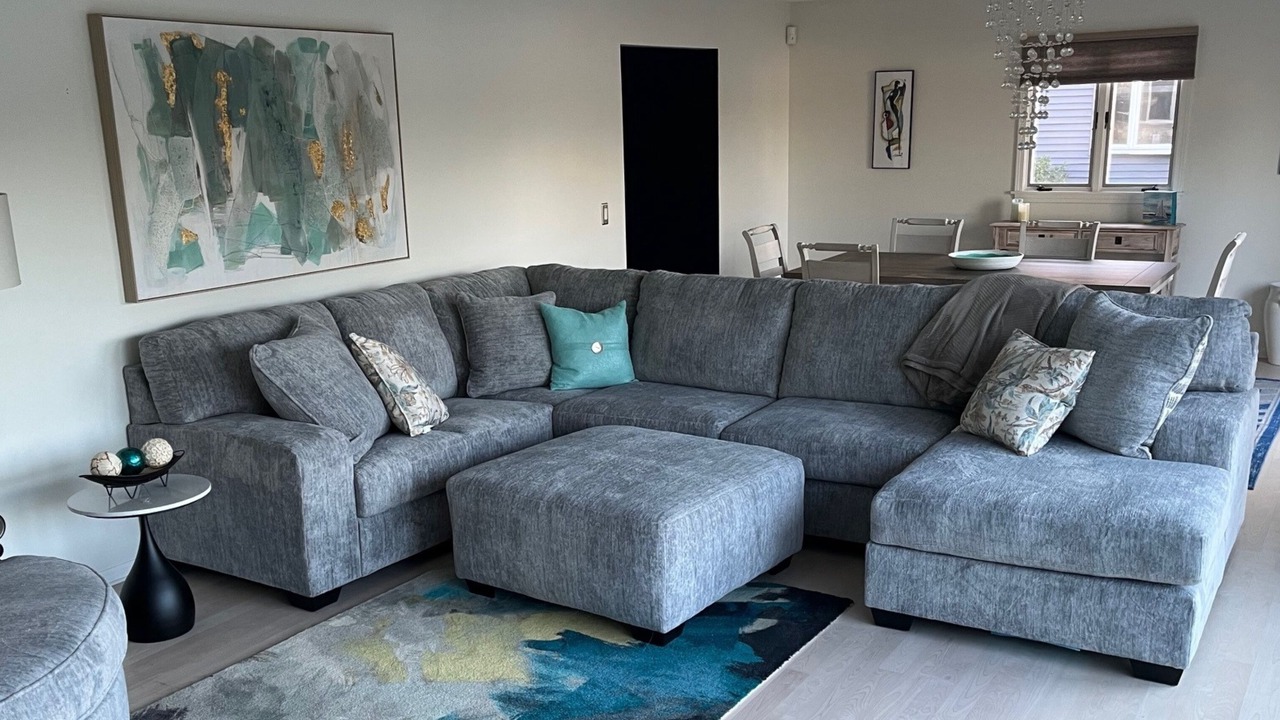 Photo of Livingroom in Norton Shores
