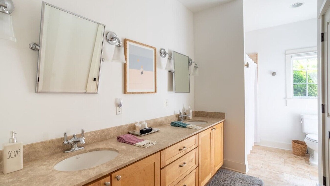 Photo of Bathroom in Lakeside