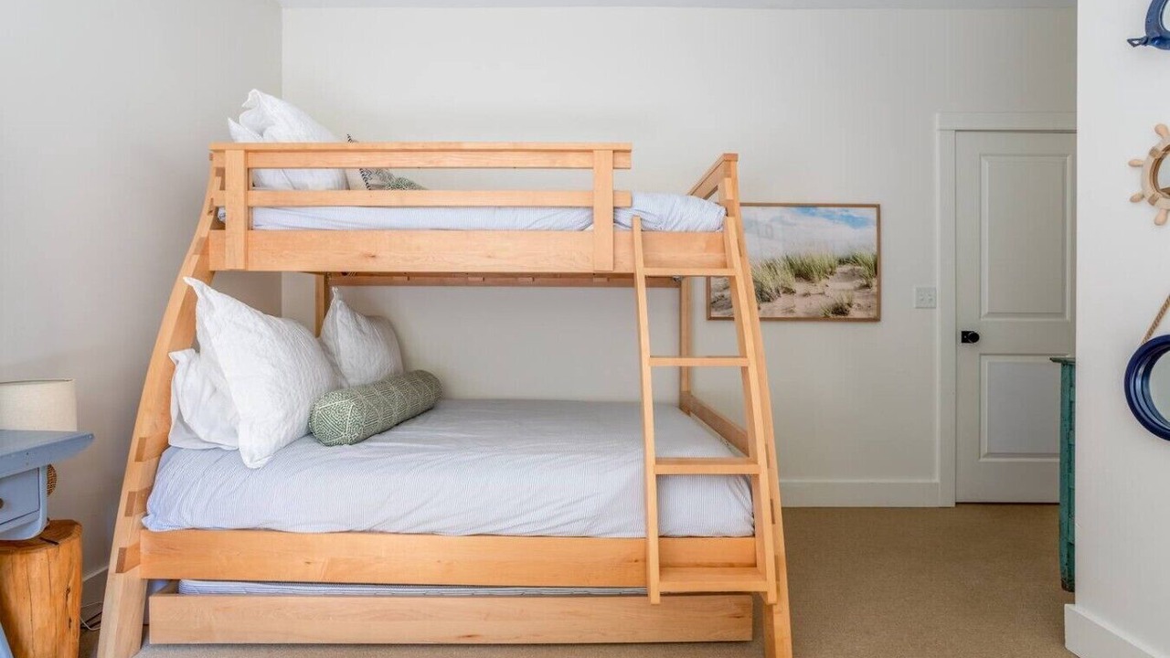 Photo of Bedroom in Lakeside