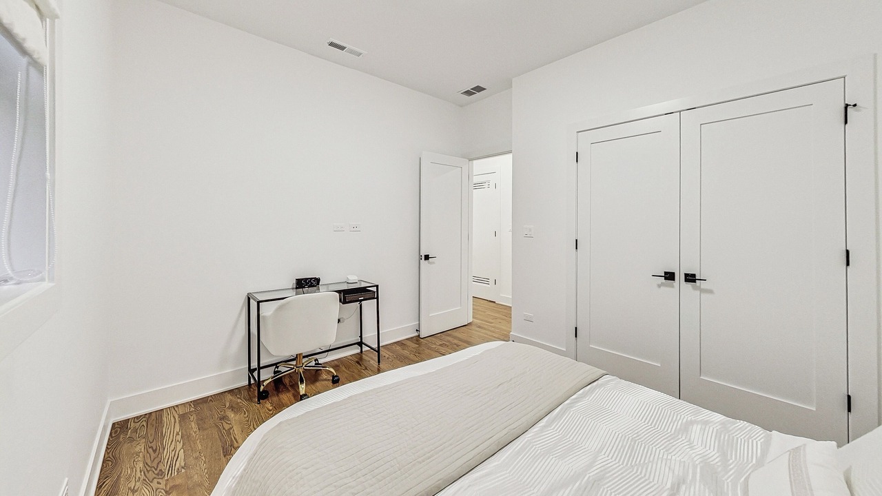 Photo of Bedroom in Lincoln Park