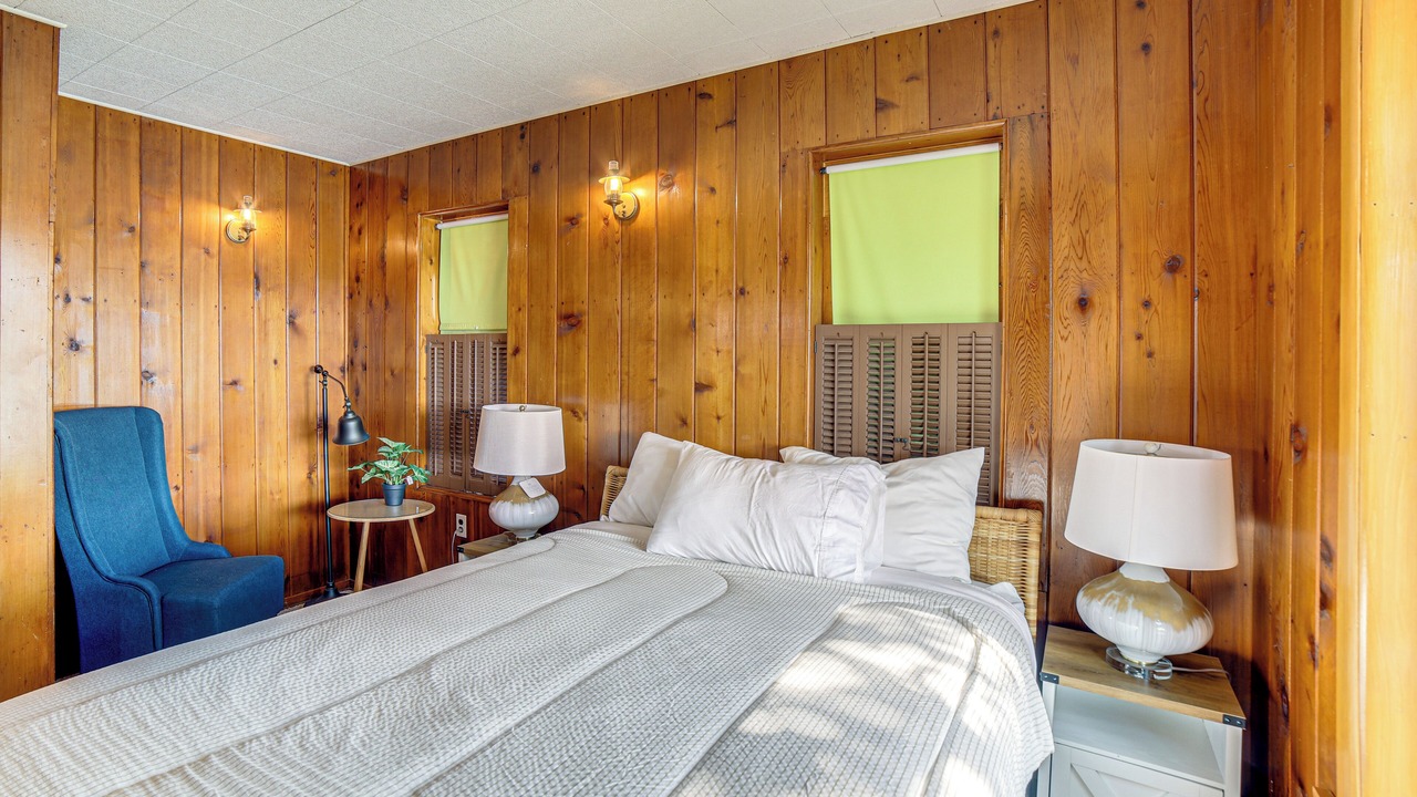 Photo of Bedroom in Six Lakes