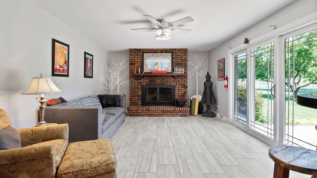 Photo of Livingroom in Wheeler