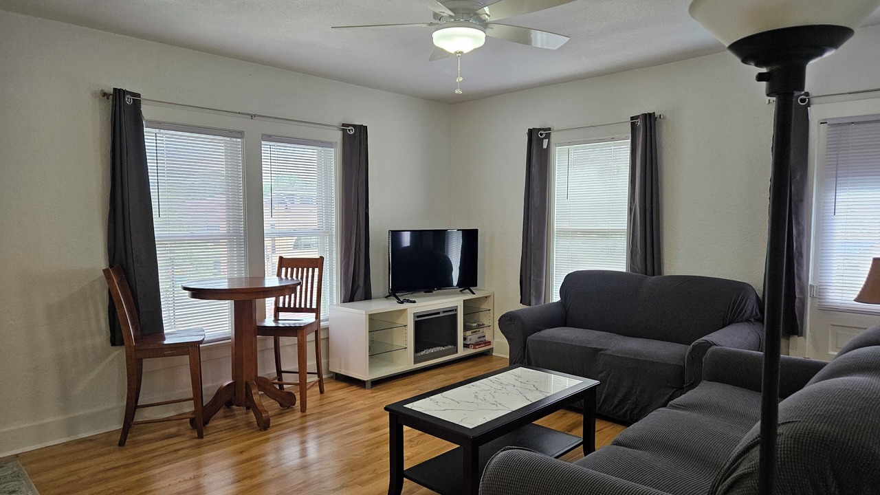 Photo of Livingroom in Culver