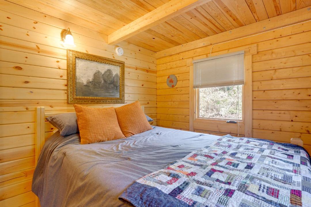 Photo of Bedroom in White Cloud