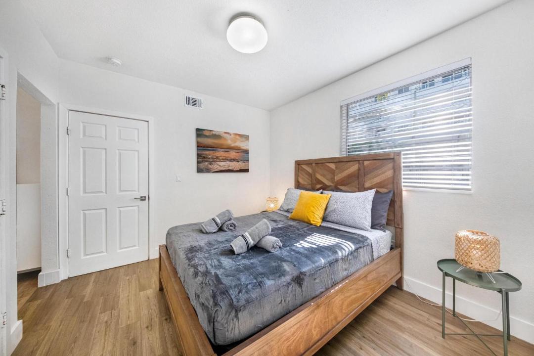 Photo of Bedroom in Mid Beach