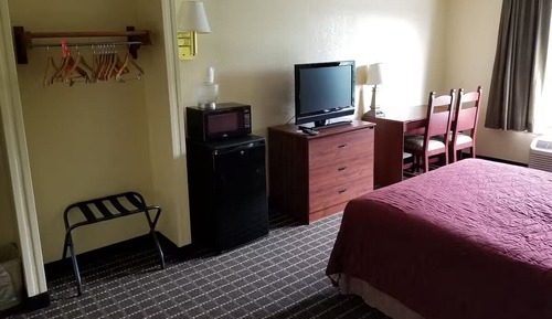 Queen Bed Accessible Non-Smoking