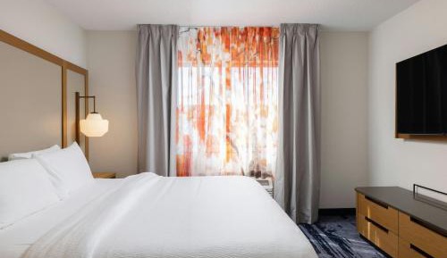 King Suite with Bathtub and Sofa Bed - Mobility Access/Hearing Accessible