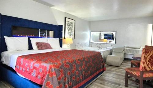 Jacuzzi Suite King Room with Roman Bed