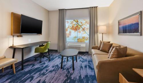 King Suite with Sofa Bed - Hearing Accessible
