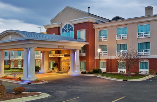 Alpine Center Hotel | Holiday Inn Express Hotel & Suites Grand Rapids-North, an Ihg Hotel
