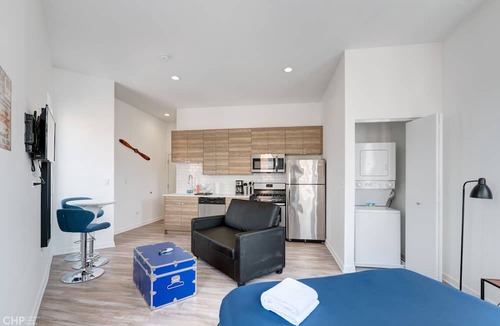 River West Apartment | Chicago Third Floor Studio by 747 Lofts